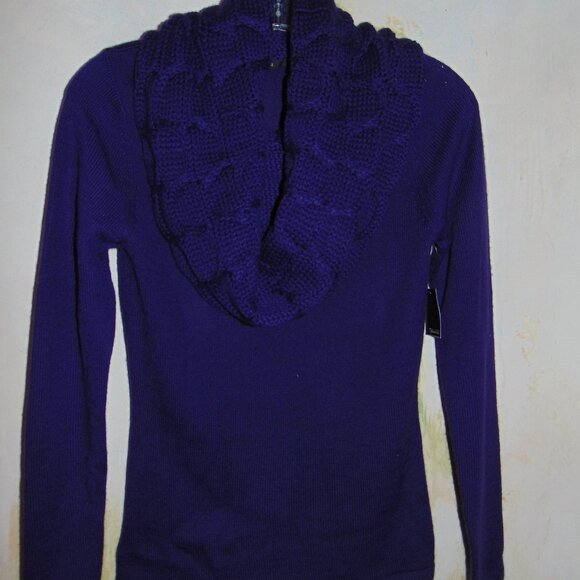 Similar items Sponsored Feedback on our suggestions | See all   Tahari Sweater W - Picture 5 of 10